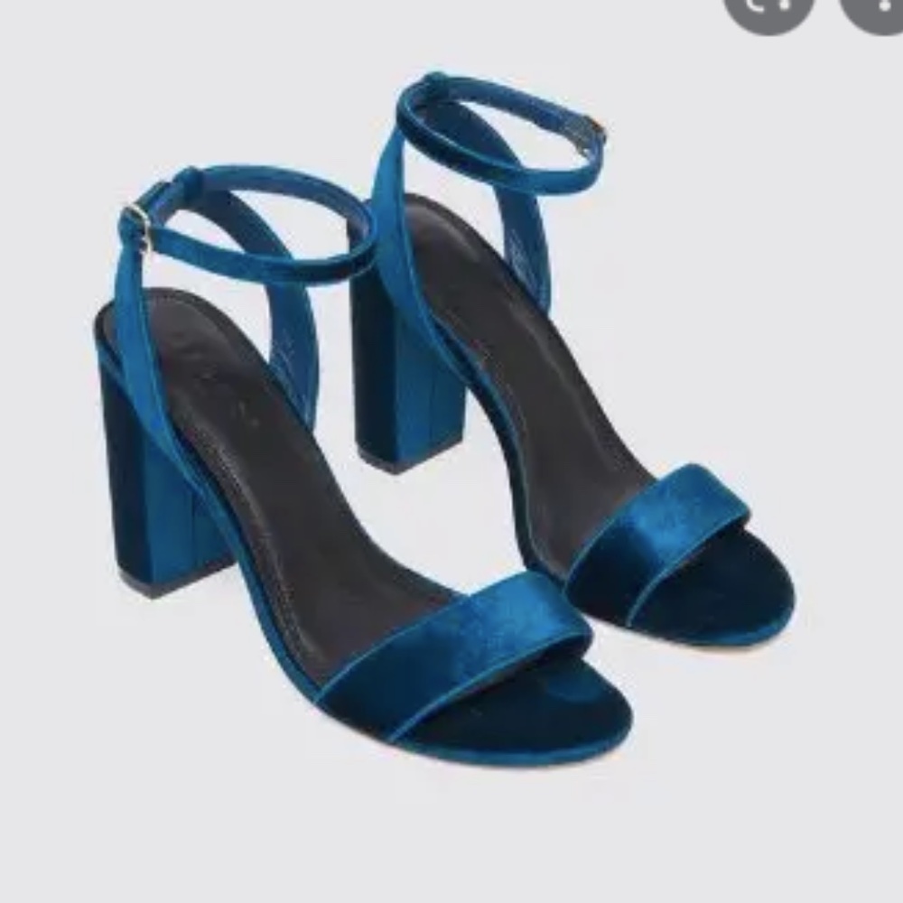 Sandro Paris block heels blue velvet buckle closure at ankles Size 6
